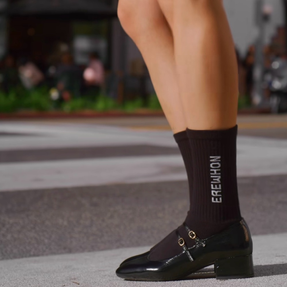 NWT Erewhon black unisex, branded crew socks sz Large